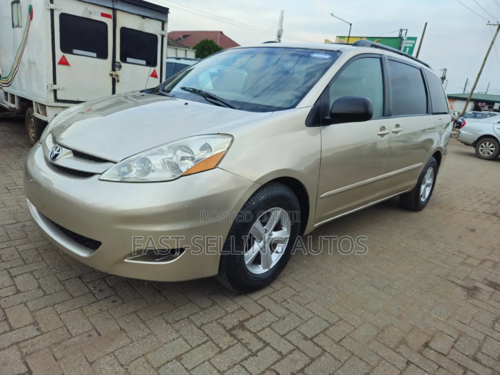 Toyota Sienna LE 2008 Gold