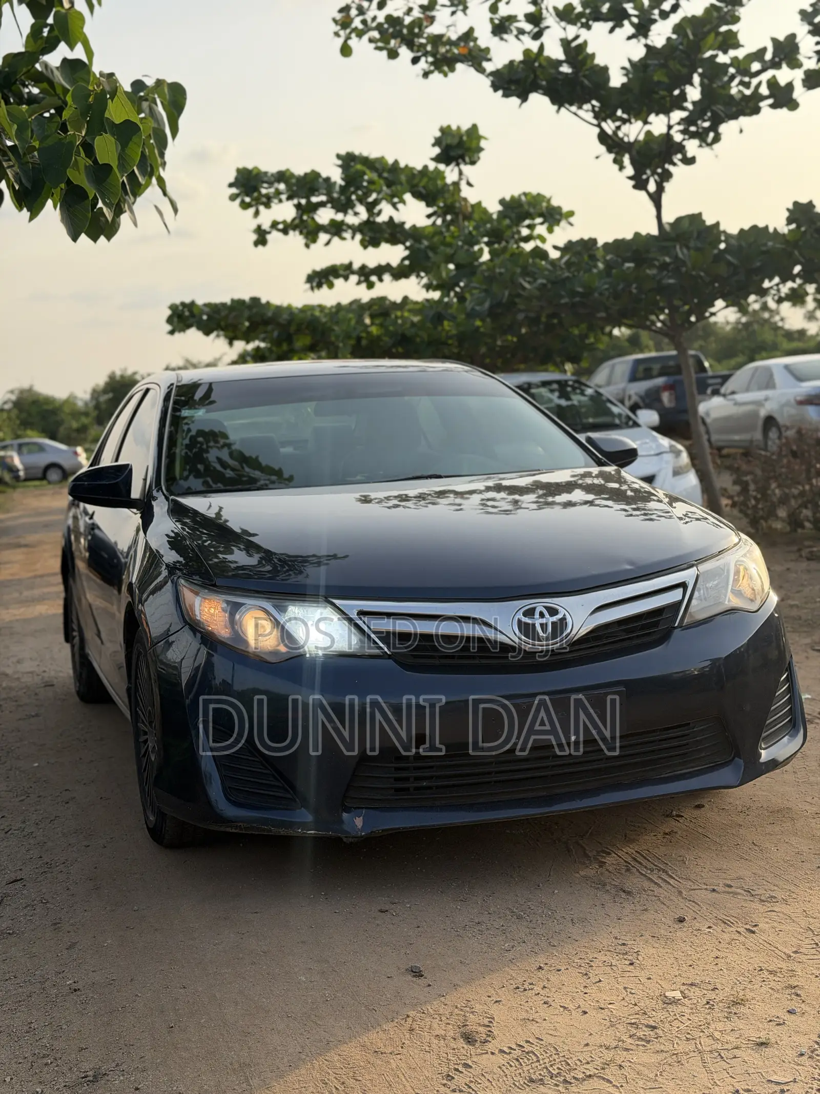 Toyota Camry LE 4dr Sedan w/Prod. End 11/13 (2.5L 4cyl 6A) 2014 Blue