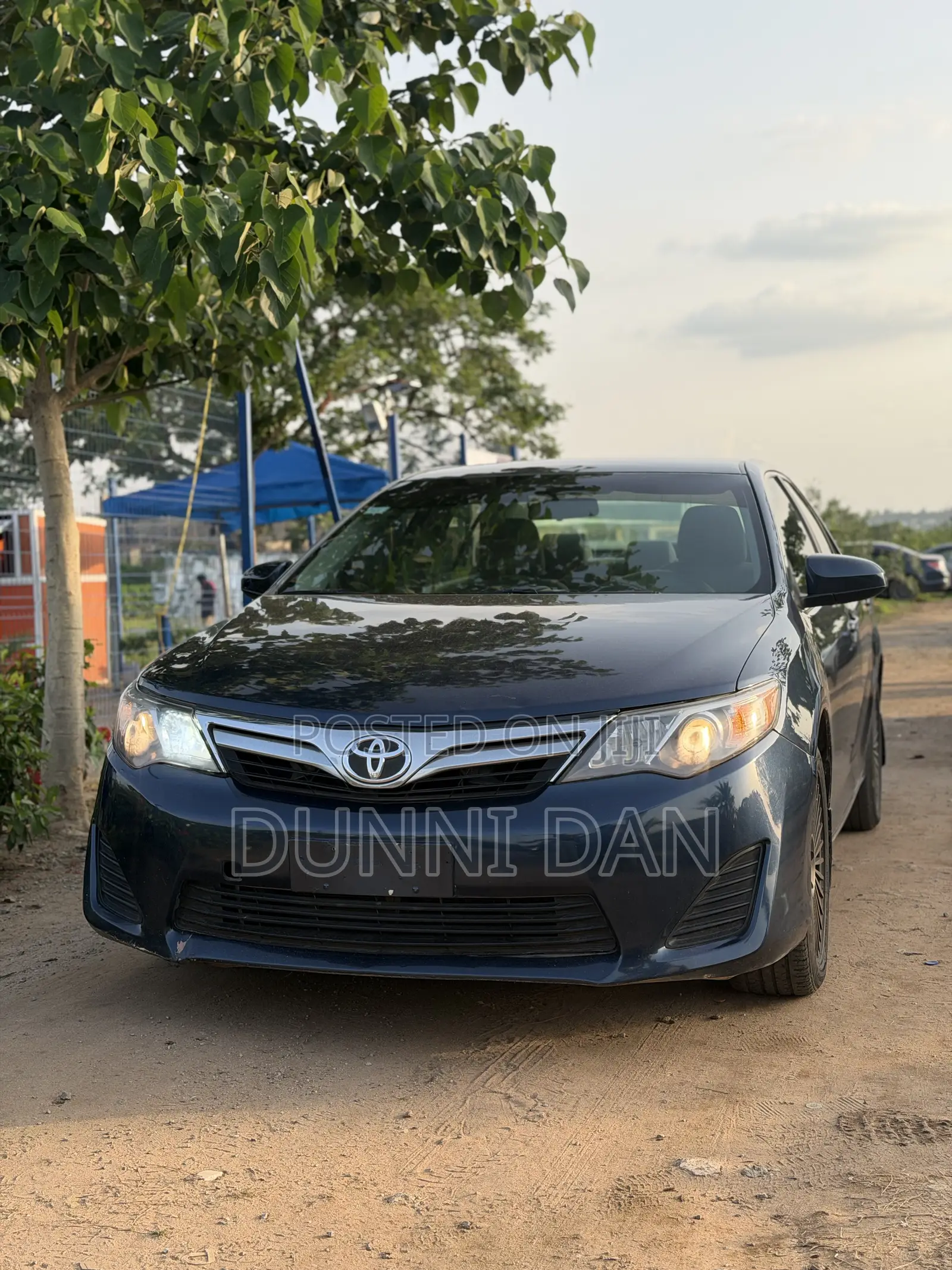 Toyota Camry LE 4dr Sedan w/Prod. End 11/13 (2.5L 4cyl 6A) 2014 Blue
