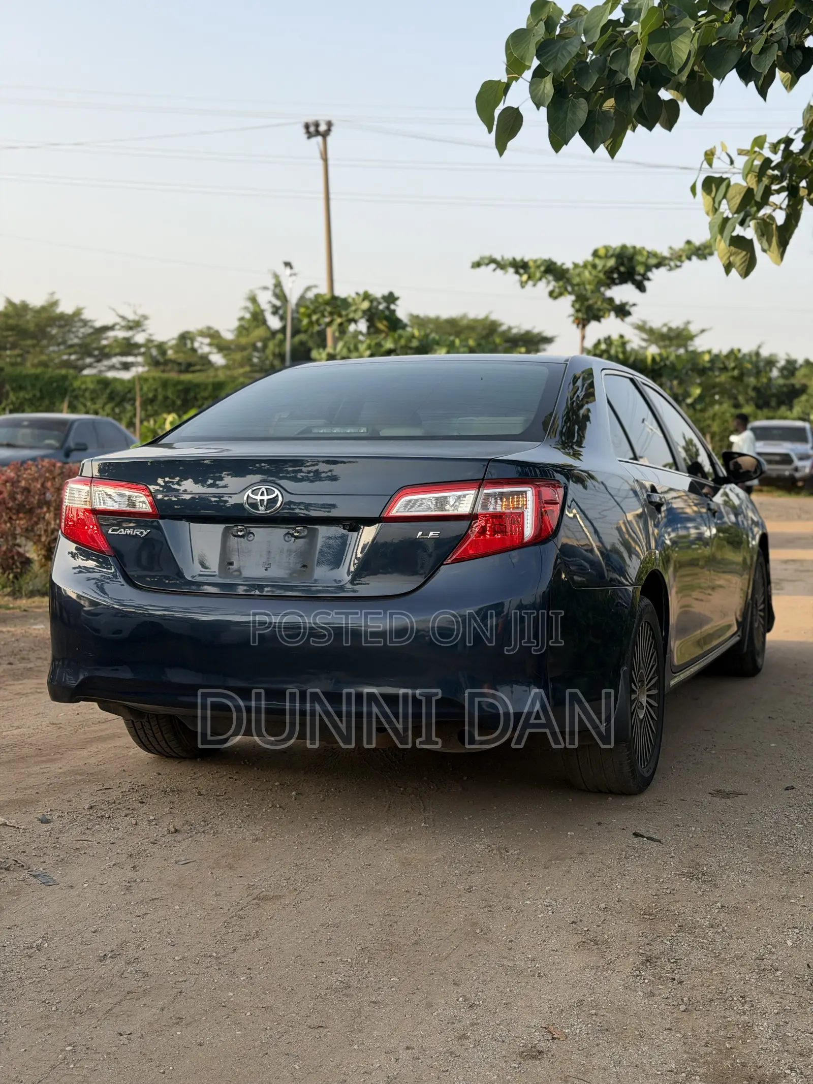 Toyota Camry LE 4dr Sedan w/Prod. End 11/13 (2.5L 4cyl 6A) 2014 Blue