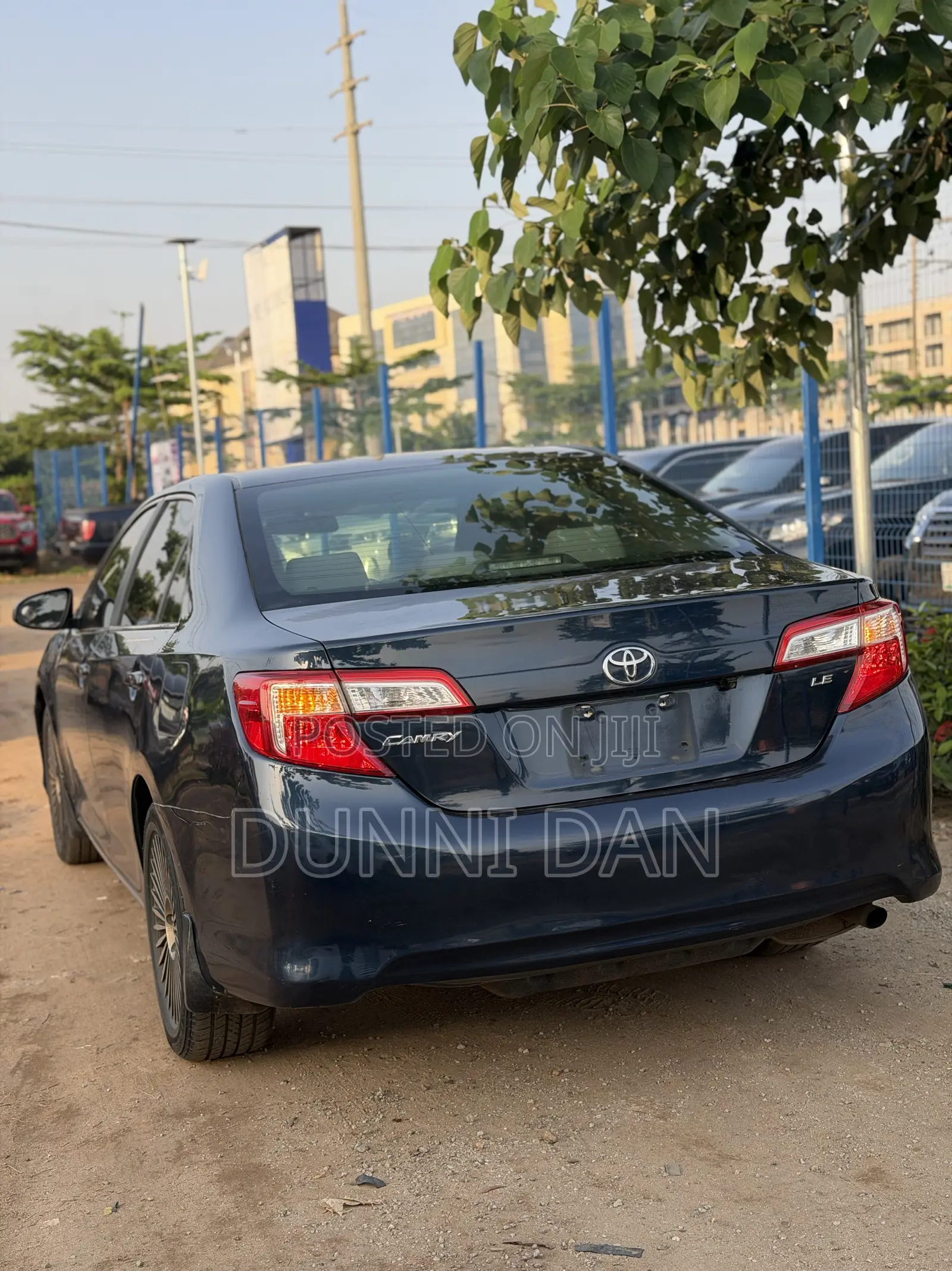 Toyota Camry LE 4dr Sedan w/Prod. End 11/13 (2.5L 4cyl 6A) 2014 Blue