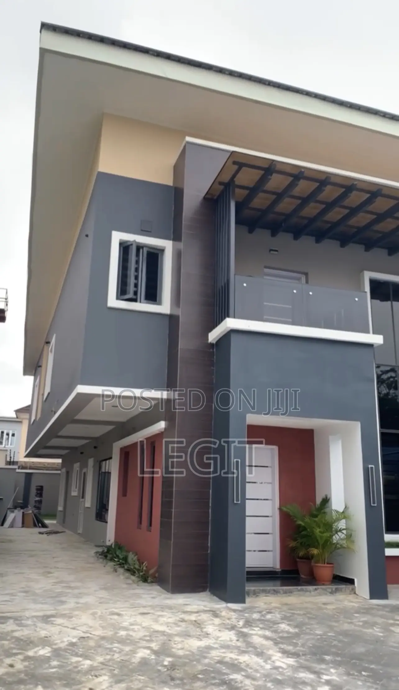 6bdrm Duplex in Apo District for sale
