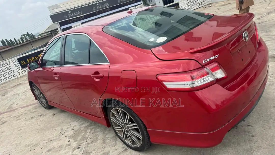 Toyota Camry SE 4dr Sedan (2.5L 4cyl 6A) 2011 Red