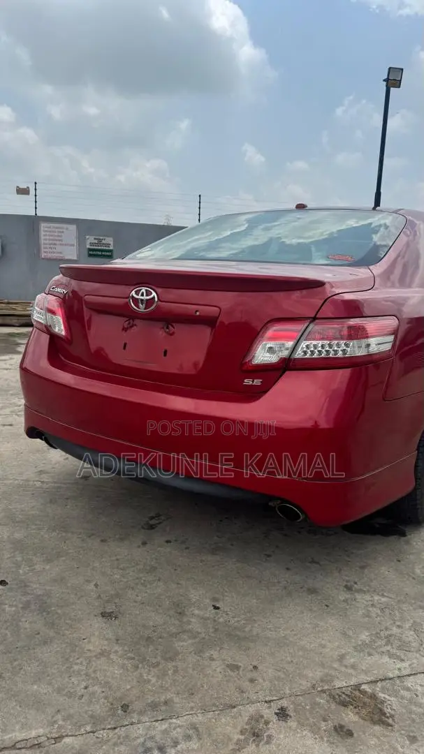 Toyota Camry SE 4dr Sedan (2.5L 4cyl 6A) 2011 Red