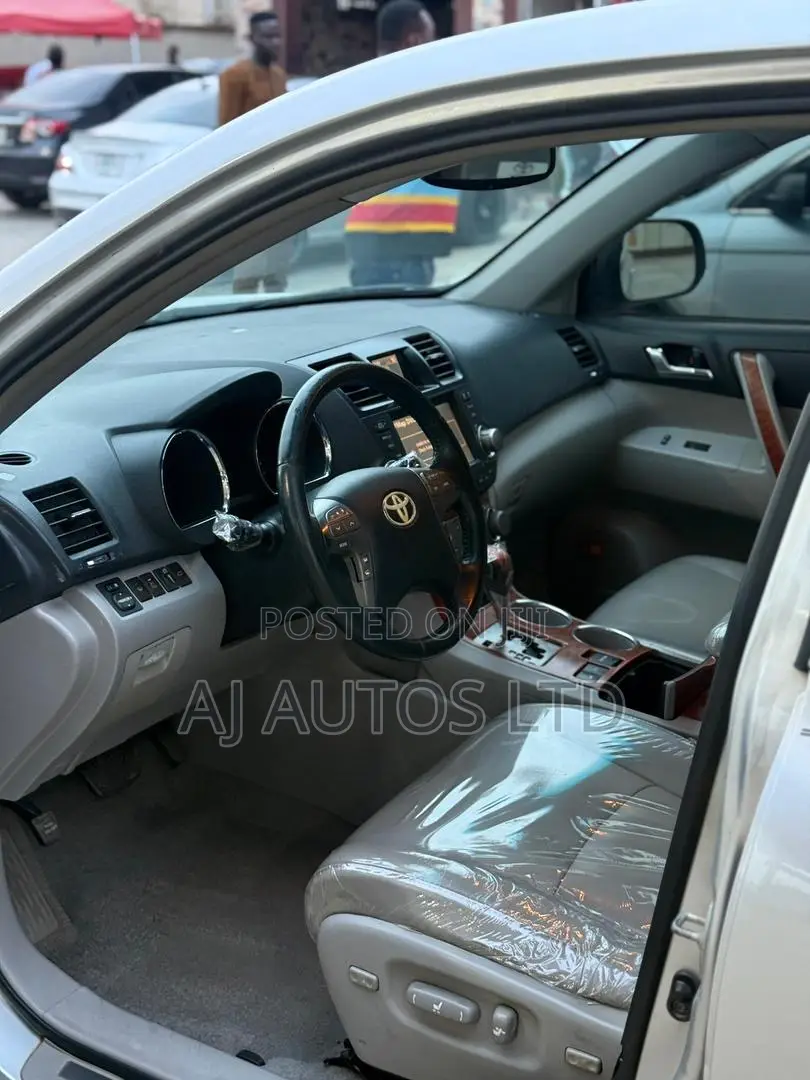 Toyota Highlander 2010 Silver