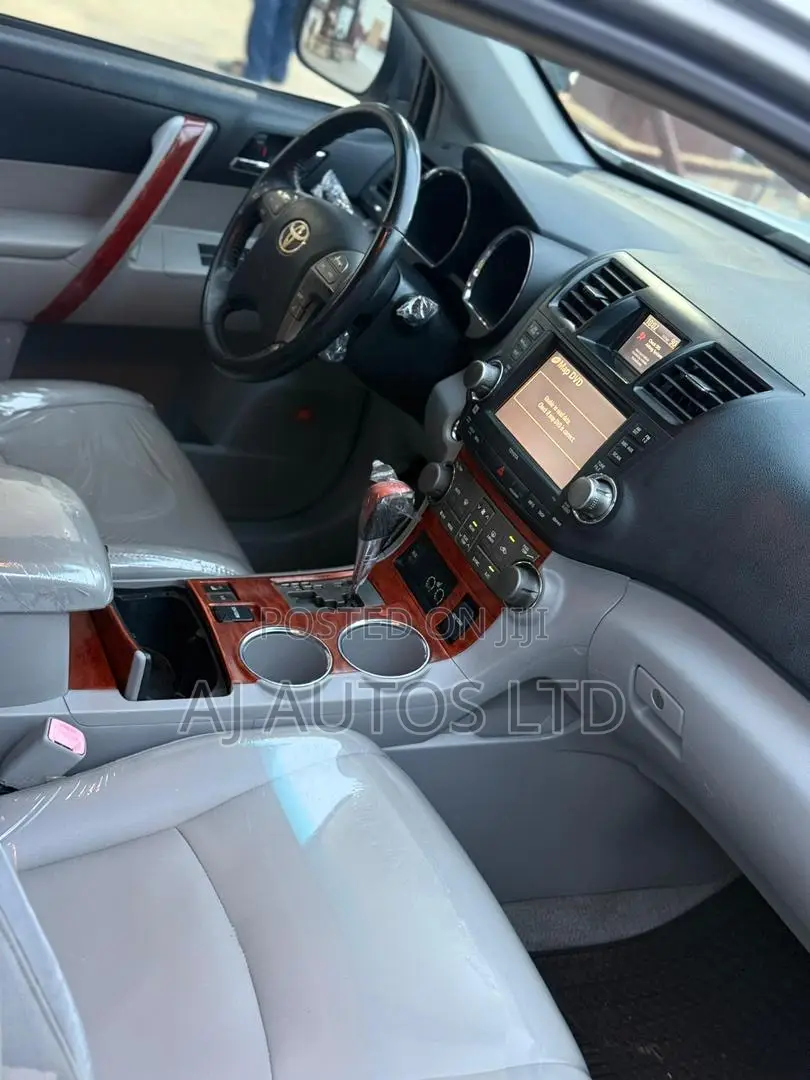 Toyota Highlander 2010 Silver