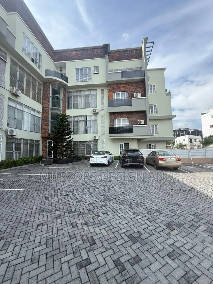 3bdrm Apartment in Lekki Phase 1 for rent