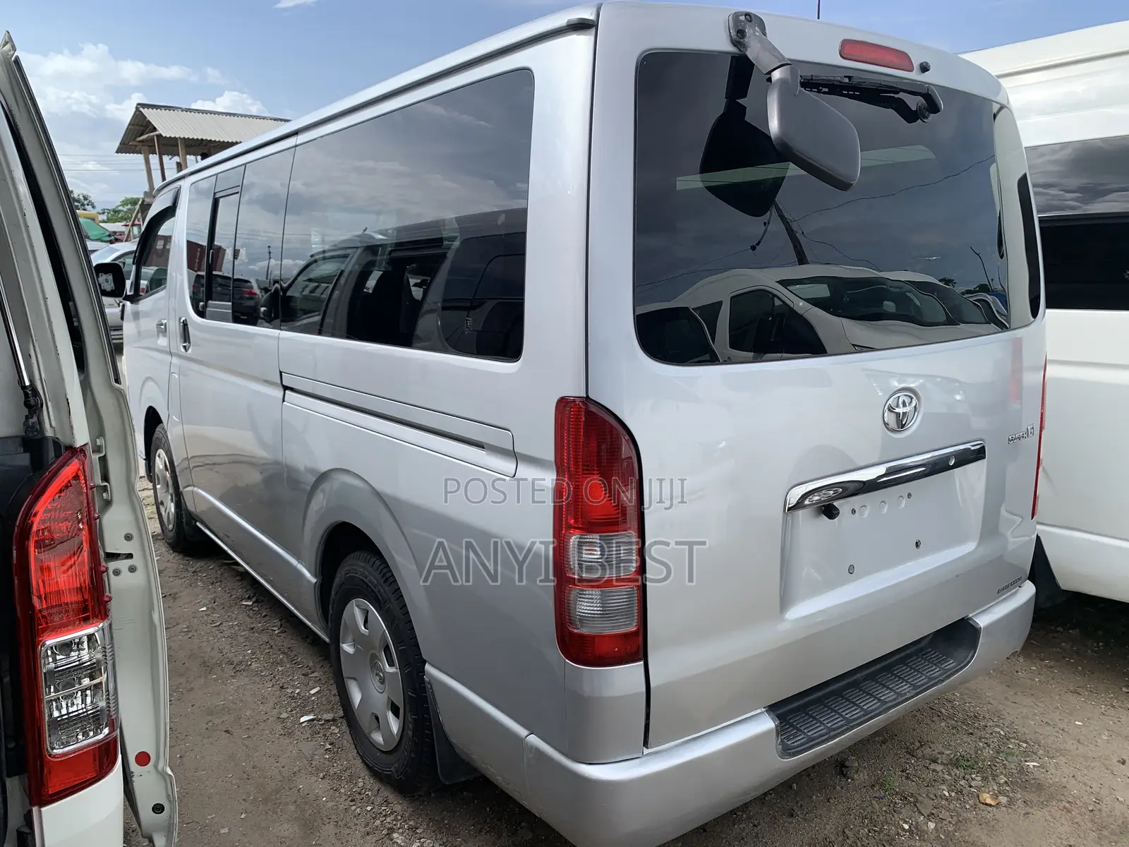 Toyota HiAce 2011 Silver