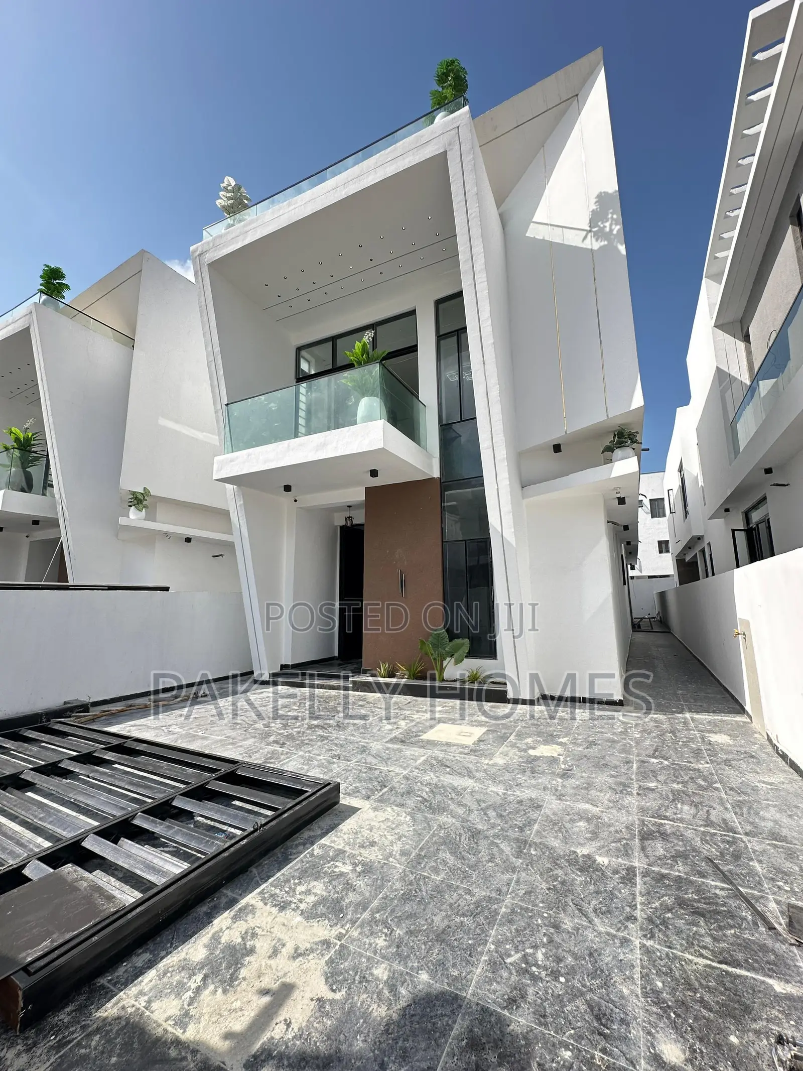 5 Bedroom Fully Detached Duplex With Bq And Swimming Pool