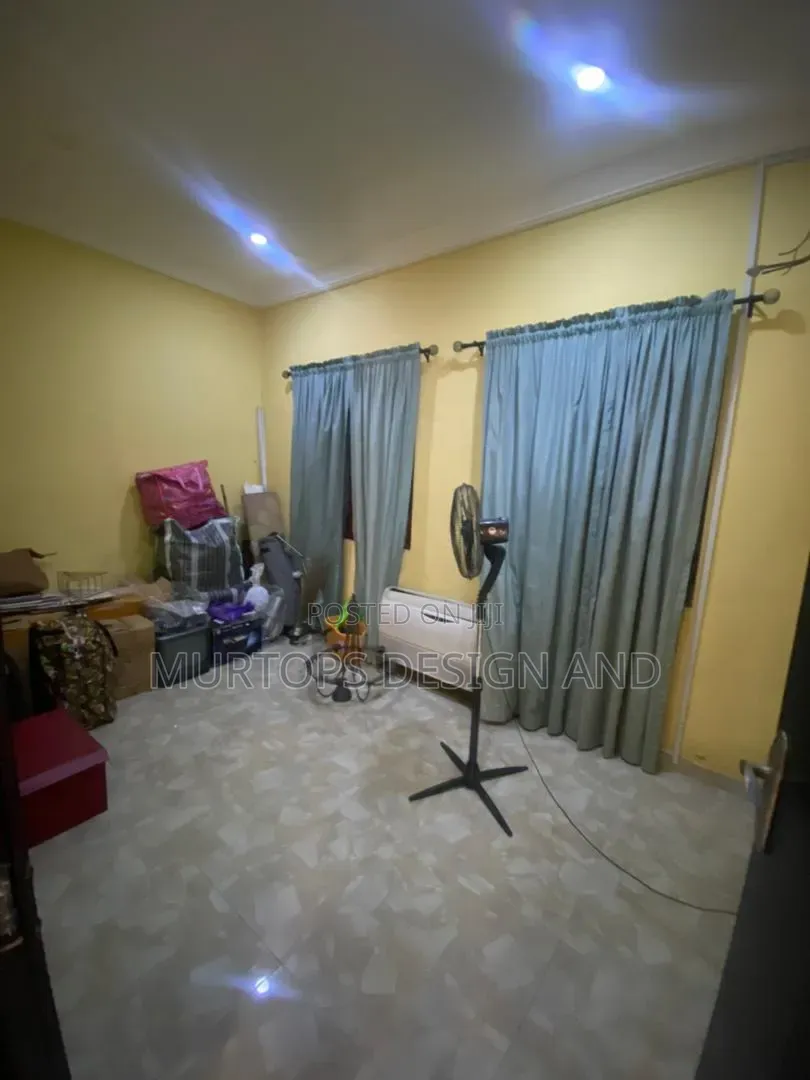 2bdrm Bungalow in Lekki Phase 1 for rent