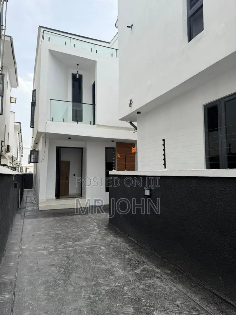 4bdrm House in Ikota Villa Estate, Lekki for sale