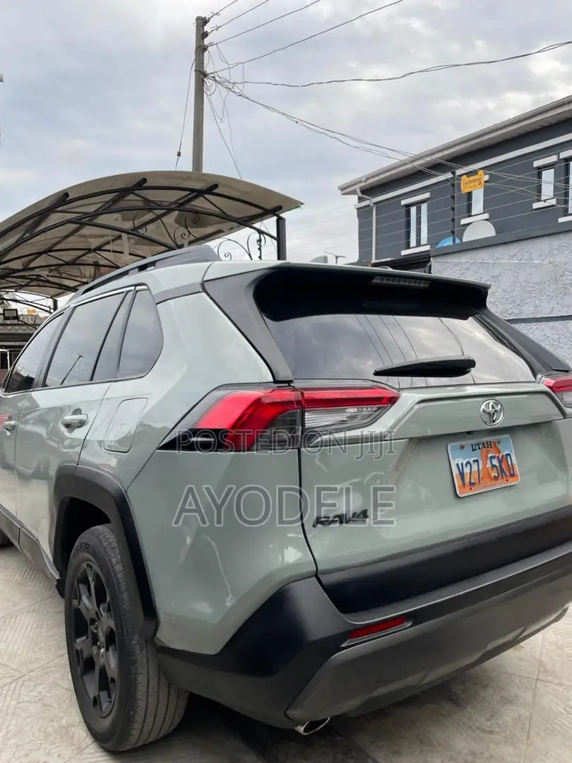 Toyota RAV4 2021 Green