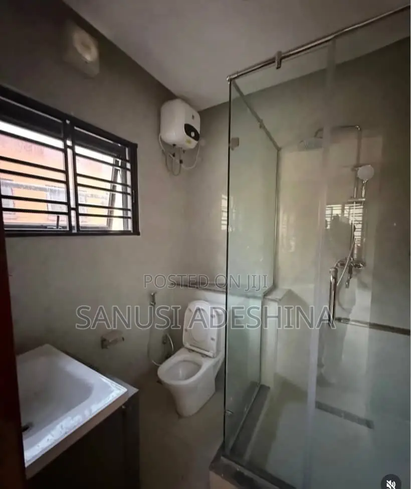 5bdrm Duplex in Life Camp Close To for sale
