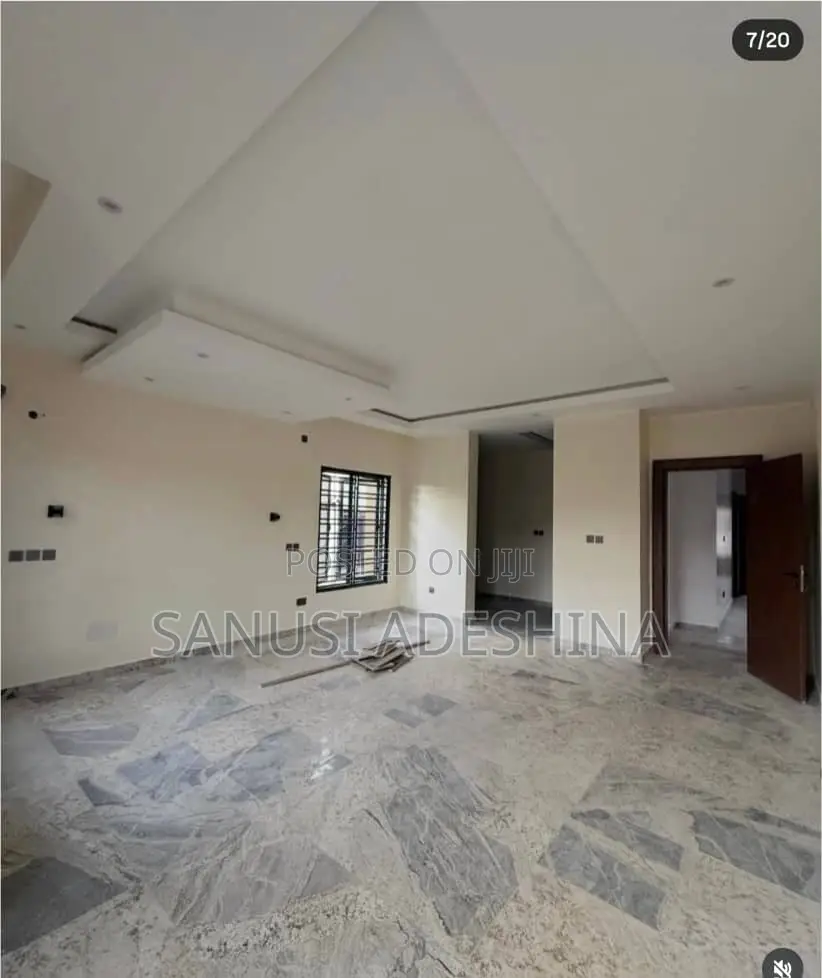 5bdrm Duplex in Life Camp Close To for sale