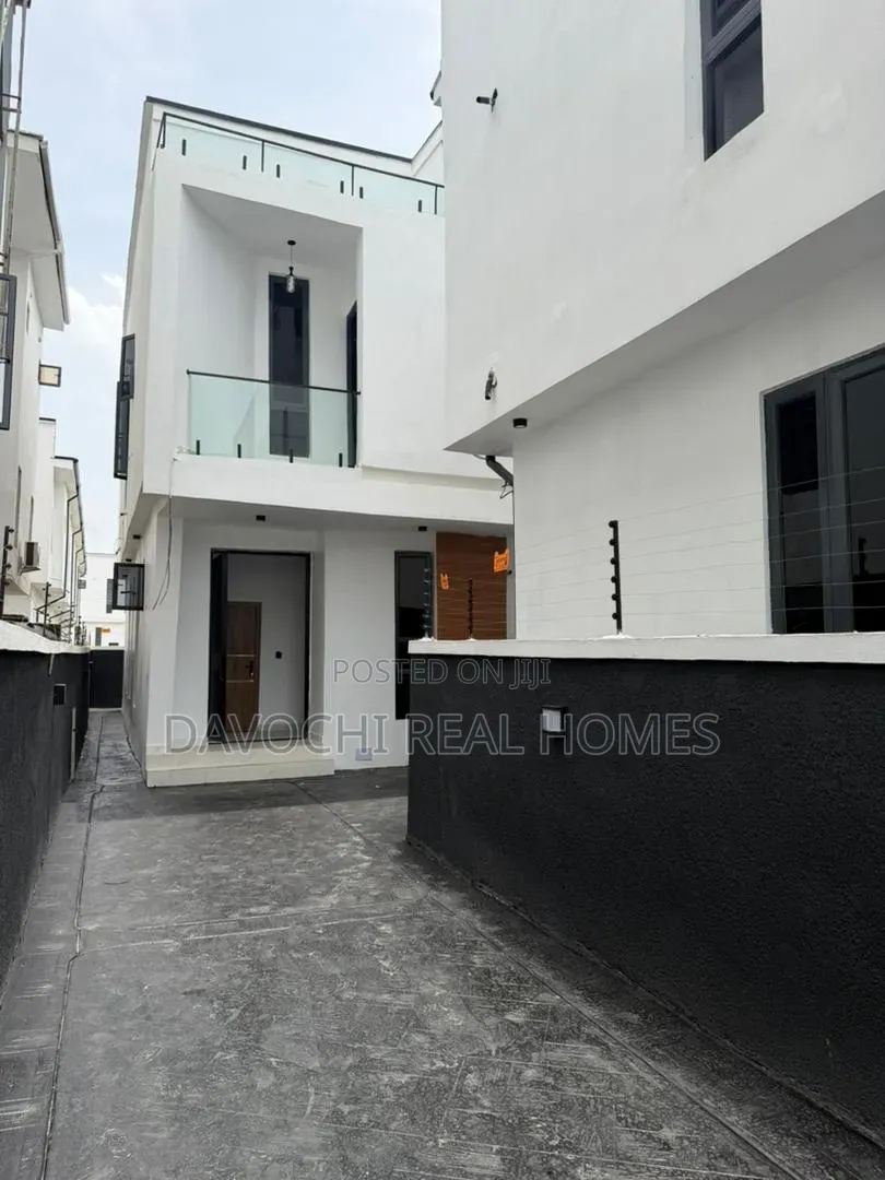4bdrm Duplex in Ikota for sale