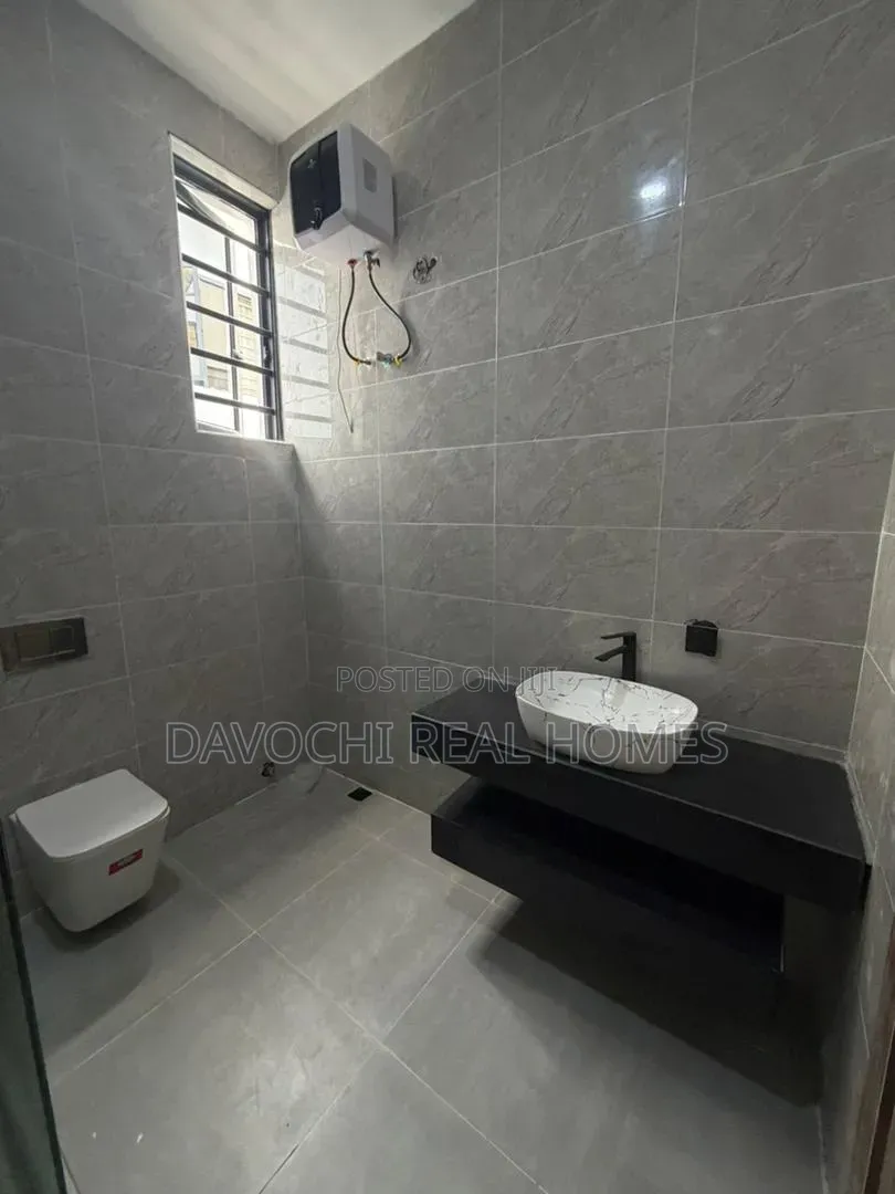 4bdrm Duplex in Ikota for sale