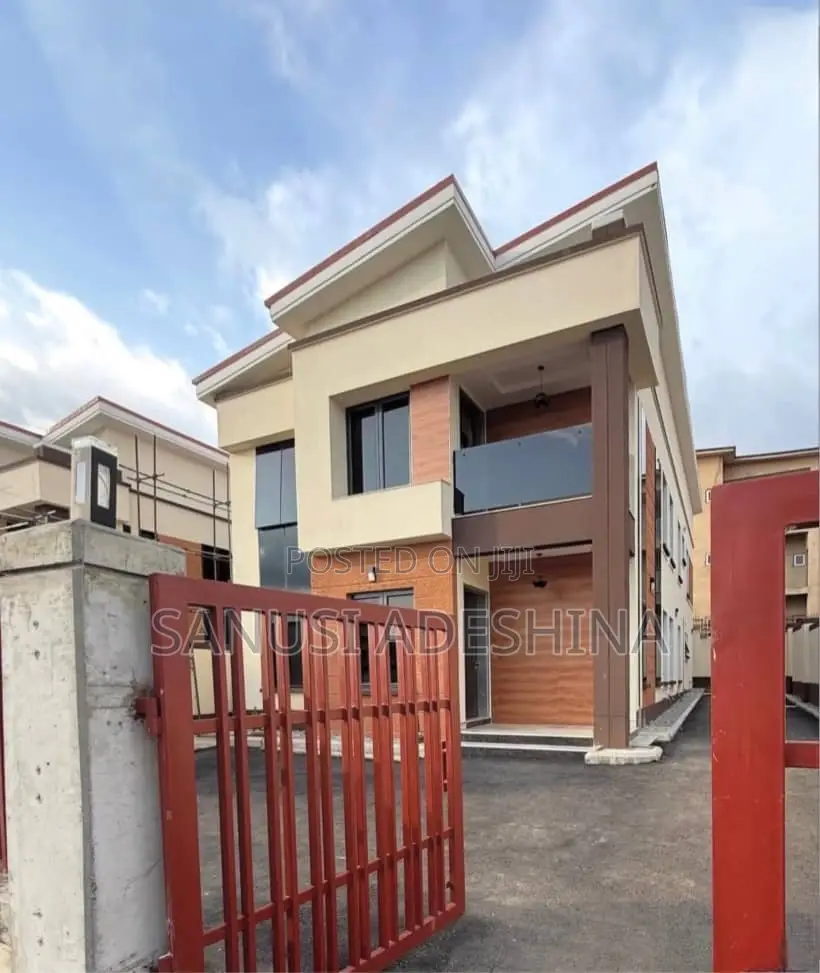 5bdrm Duplex in Life Camp Close To for sale