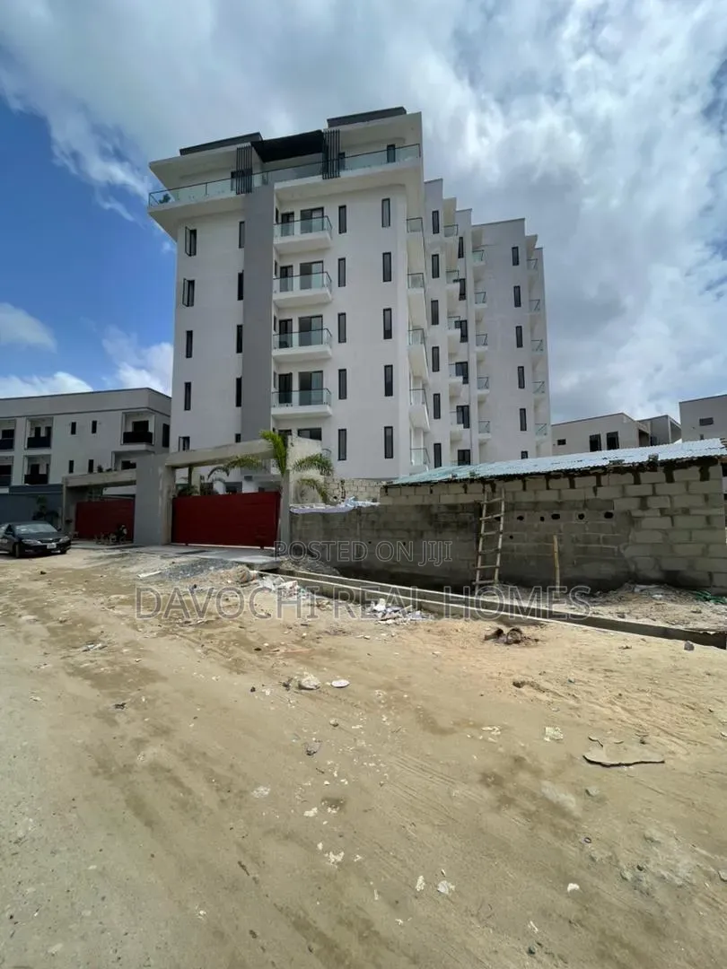 3bdrm Apartment in Lekki Phase 1 for sale