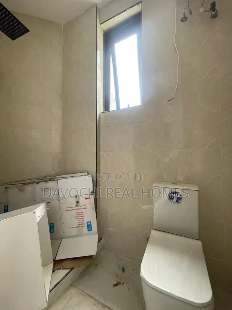 3bdrm Apartment in Lekki Phase 1 for sale