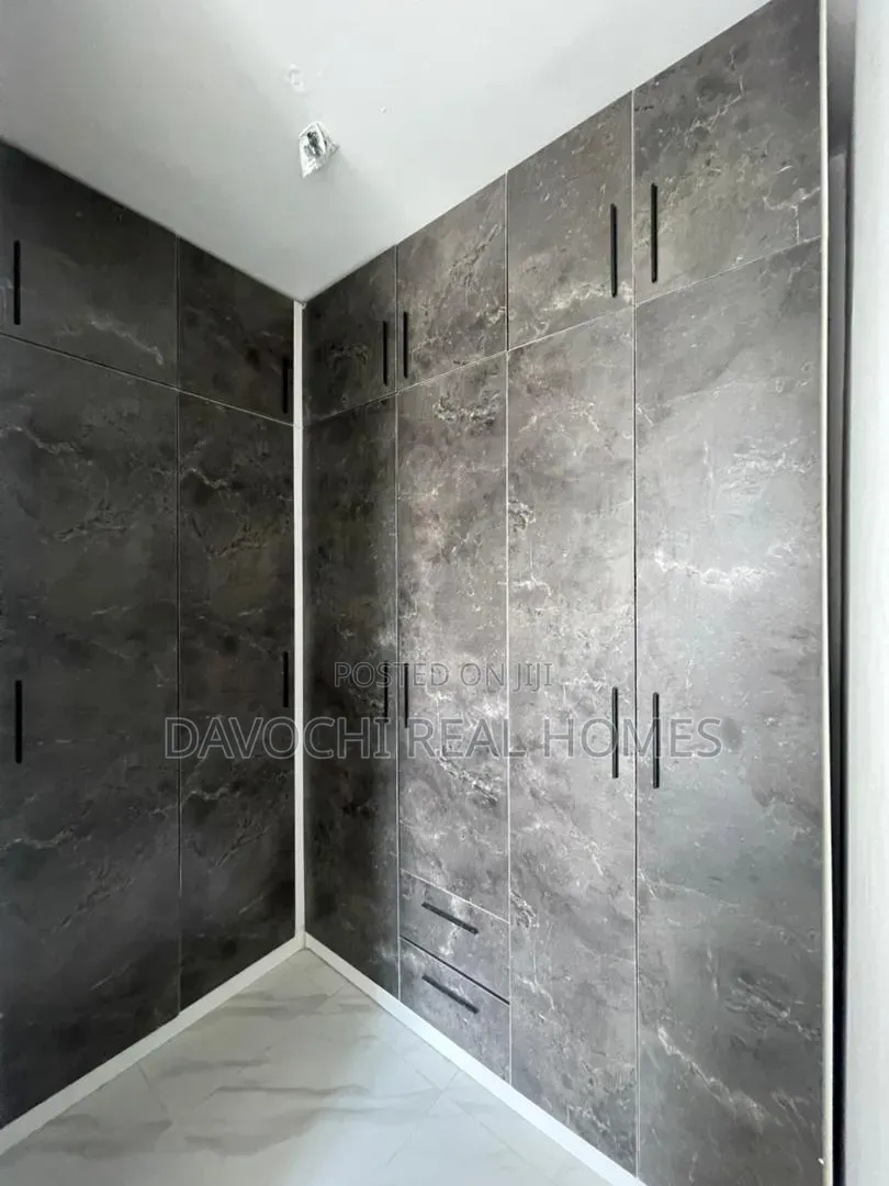 3bdrm Apartment in Lekki Phase 1 for sale