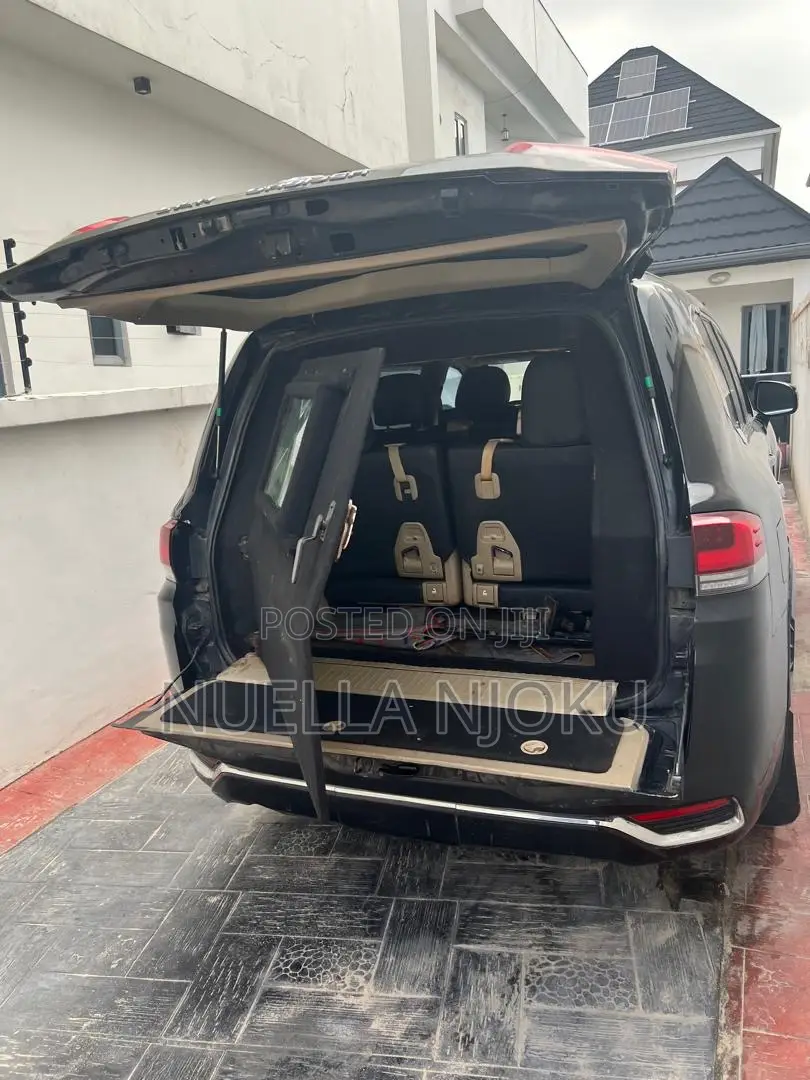 Toyota Land Cruiser 5.7 V8 2012 Black