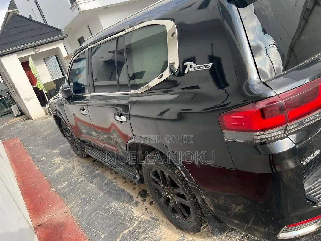Toyota Land Cruiser 5.7 V8 2012 Black