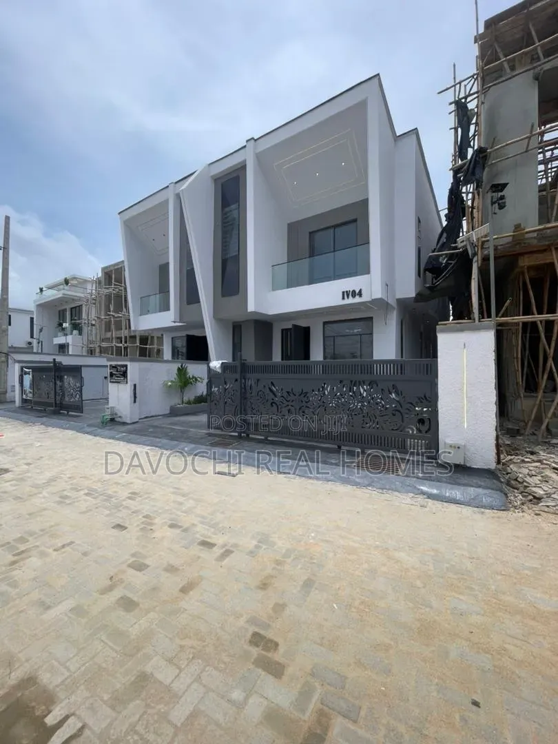 4bdrm Duplex in Ikota for sale
