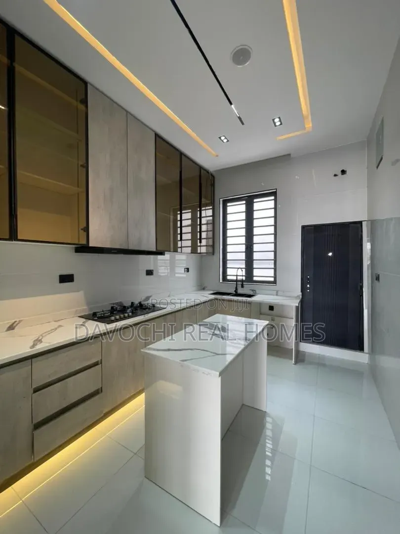 4bdrm Duplex in Ikota for sale