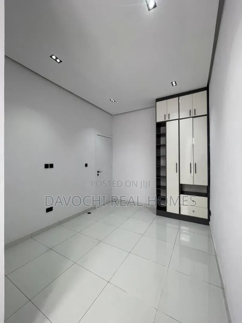 4bdrm Duplex in Ikota for sale