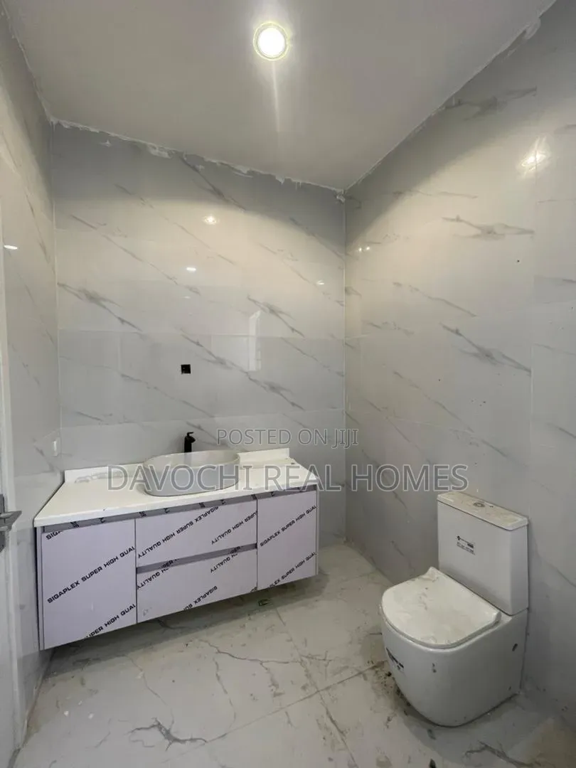 5bdrm Duplex in Ikota for sale