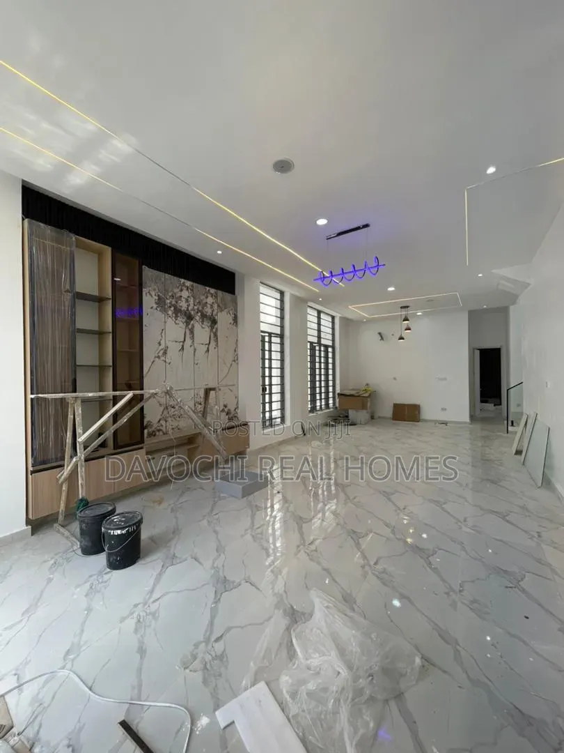 5bdrm Duplex in Ikota for sale