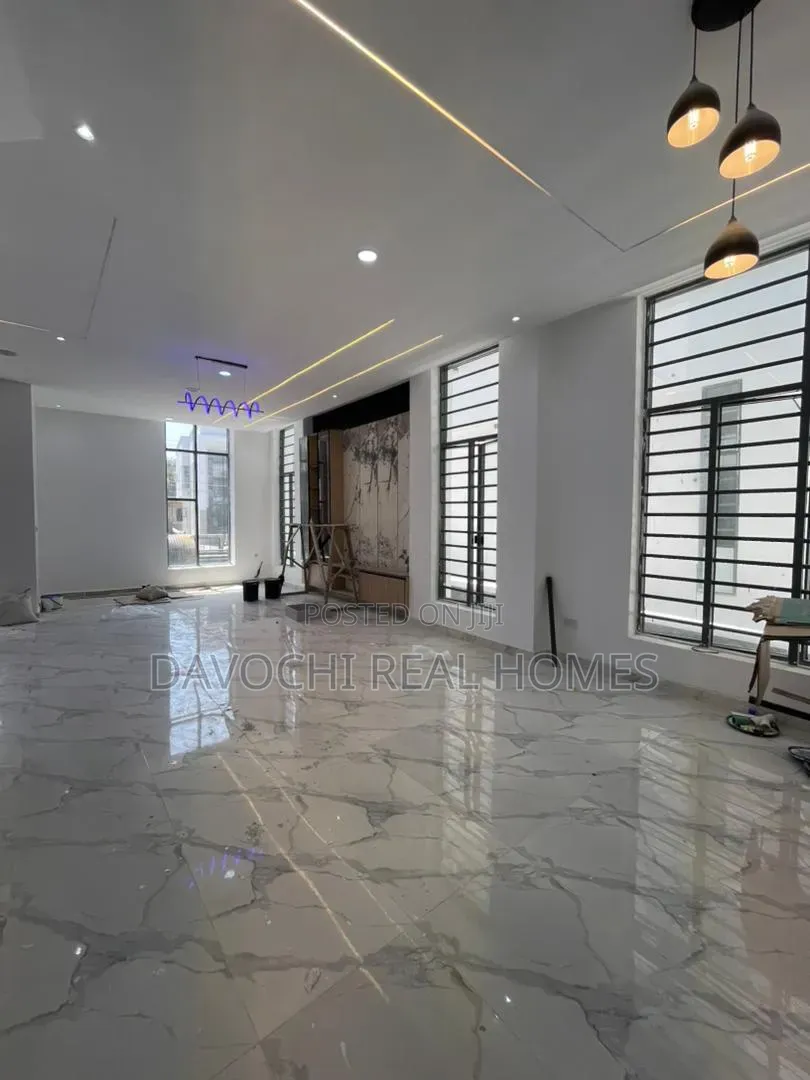 5bdrm Duplex in Ikota for sale