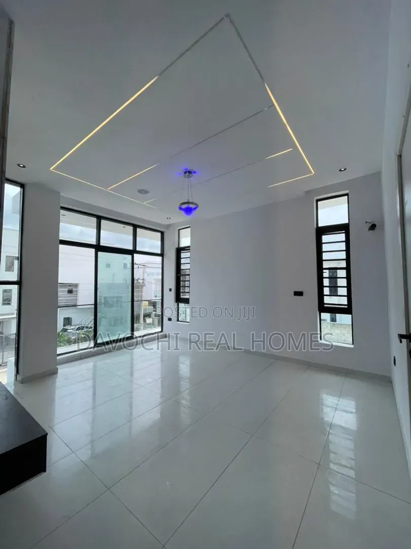 4bdrm Duplex in Ikota for sale