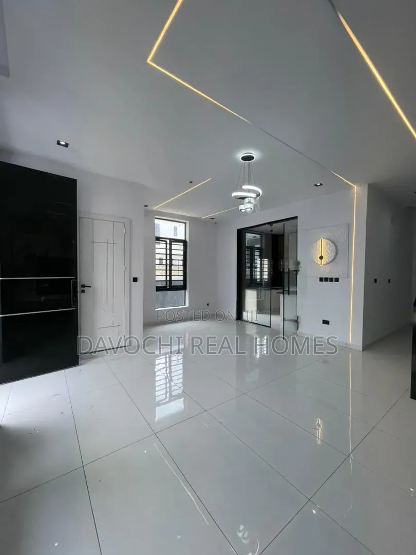 4bdrm Duplex in Ikota for sale