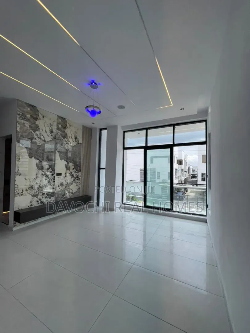 4bdrm Duplex in Ikota for sale
