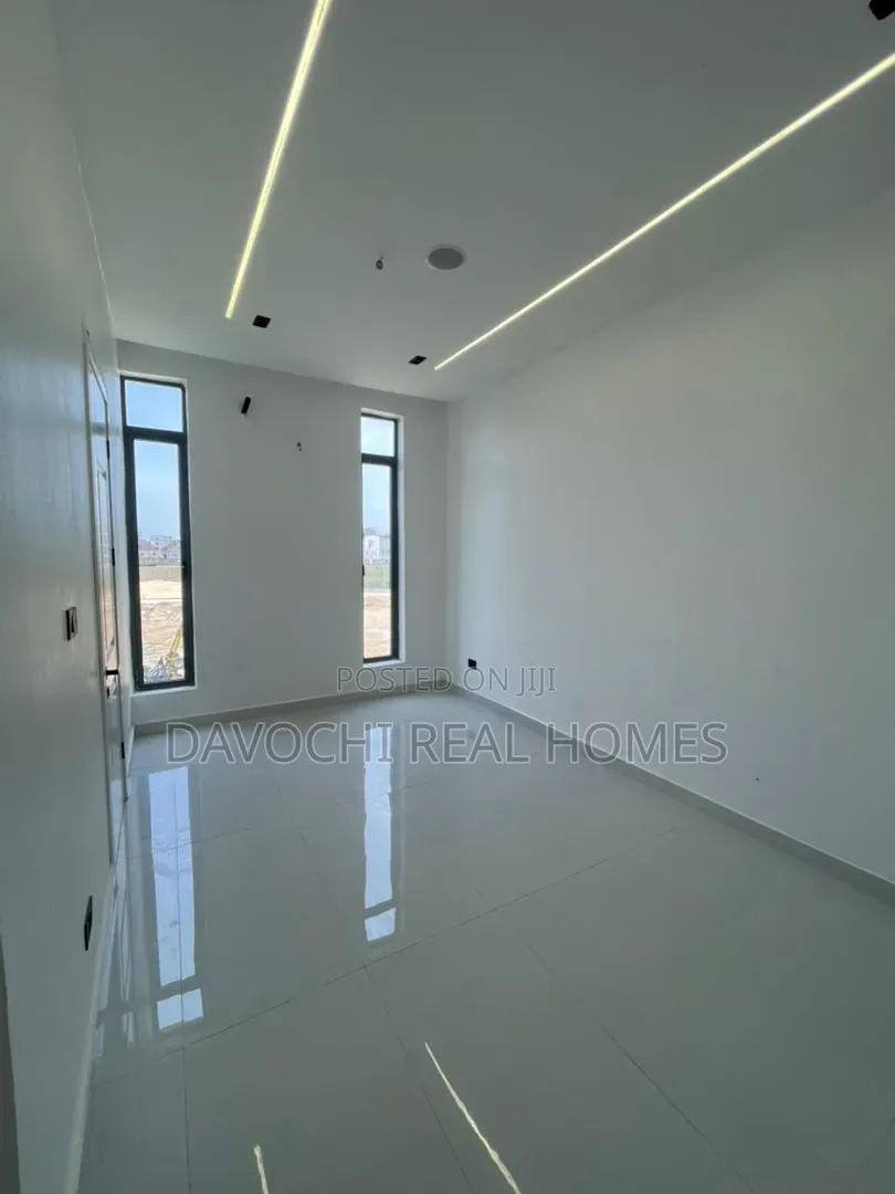 5bdrm Duplex in Lekki Phase 1 for sale