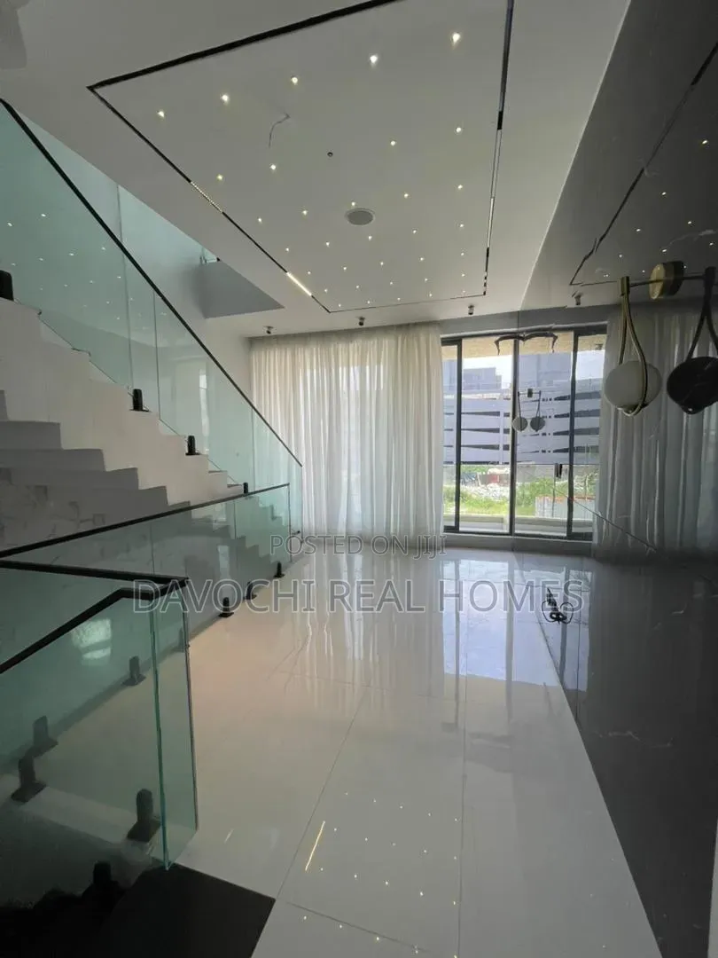 5bdrm Duplex in Lekki Phase 1 for sale