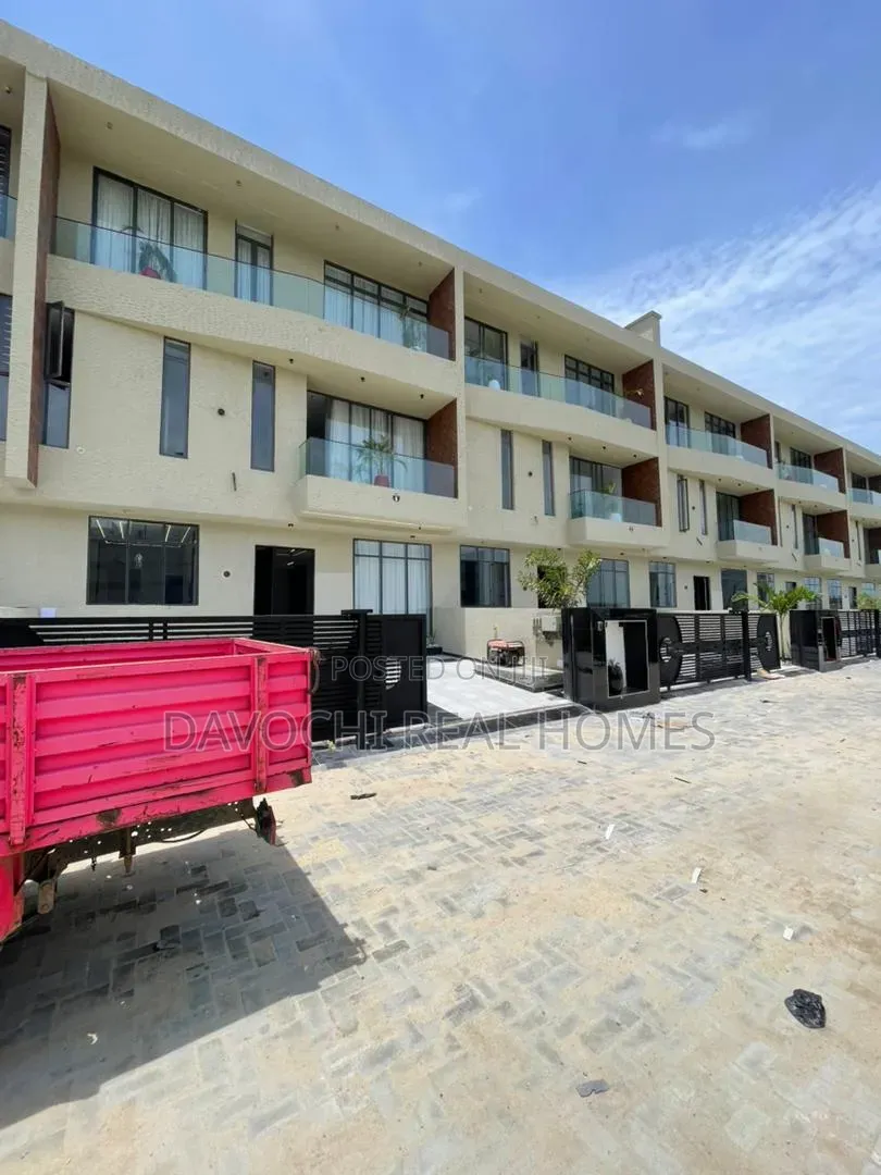5bdrm Duplex in Lekki Phase 1 for sale