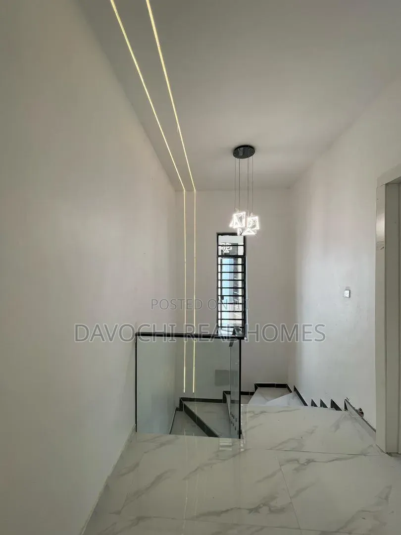 5bdrm Duplex in Lekki Phase 1 for sale