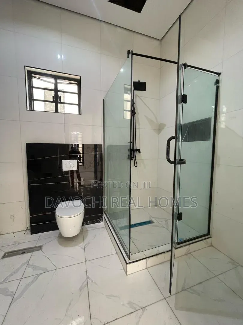 5bdrm Duplex in Lekki Phase 1 for sale