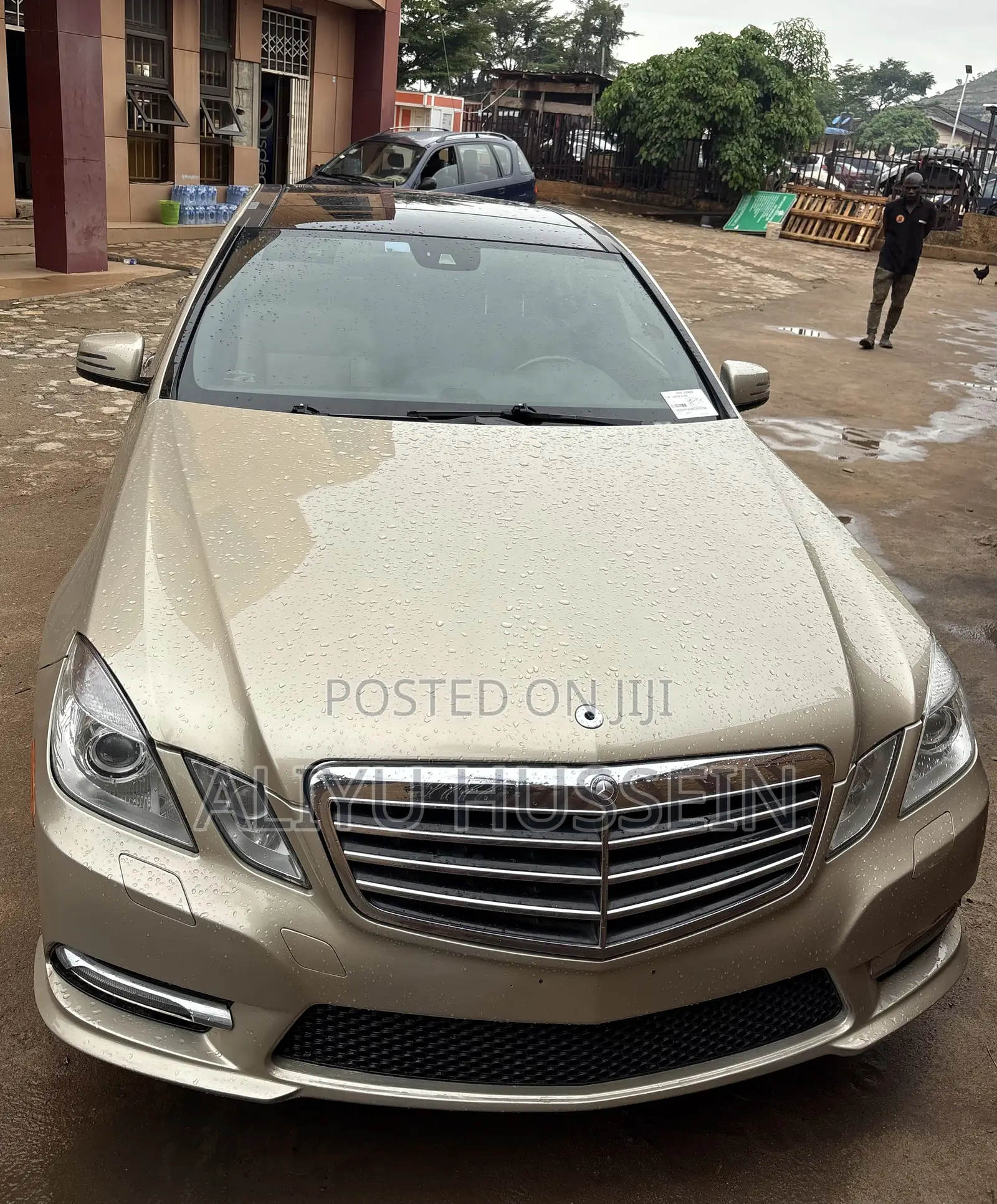 Mercedes-Benz E350 2012 Gold
