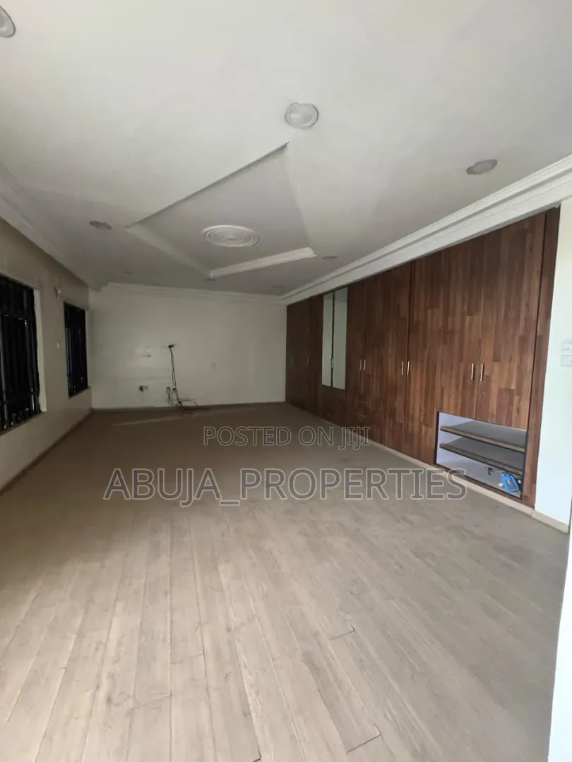 5bdrm Duplex in In A Serene, Maitama for rent