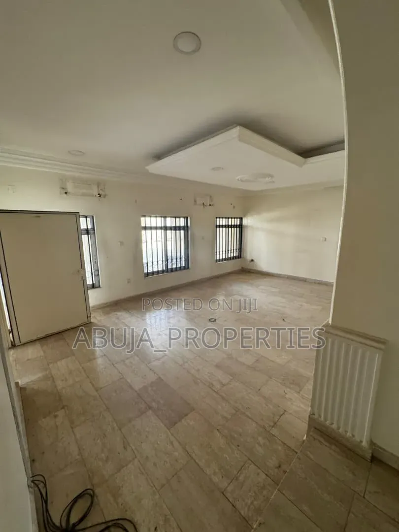 5bdrm Duplex in In A Serene, Maitama for rent
