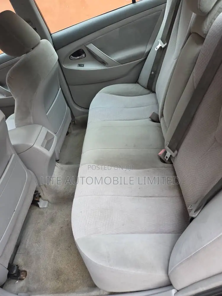Toyota Camry LE 4dr Sedan (2.5L 4cyl 6AM) 2010 Gray