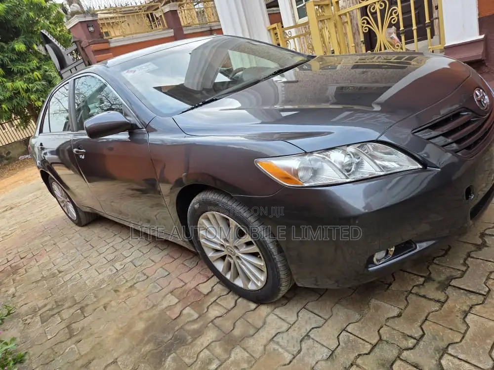 Toyota Camry LE 4dr Sedan (2.5L 4cyl 6AM) 2010 Gray