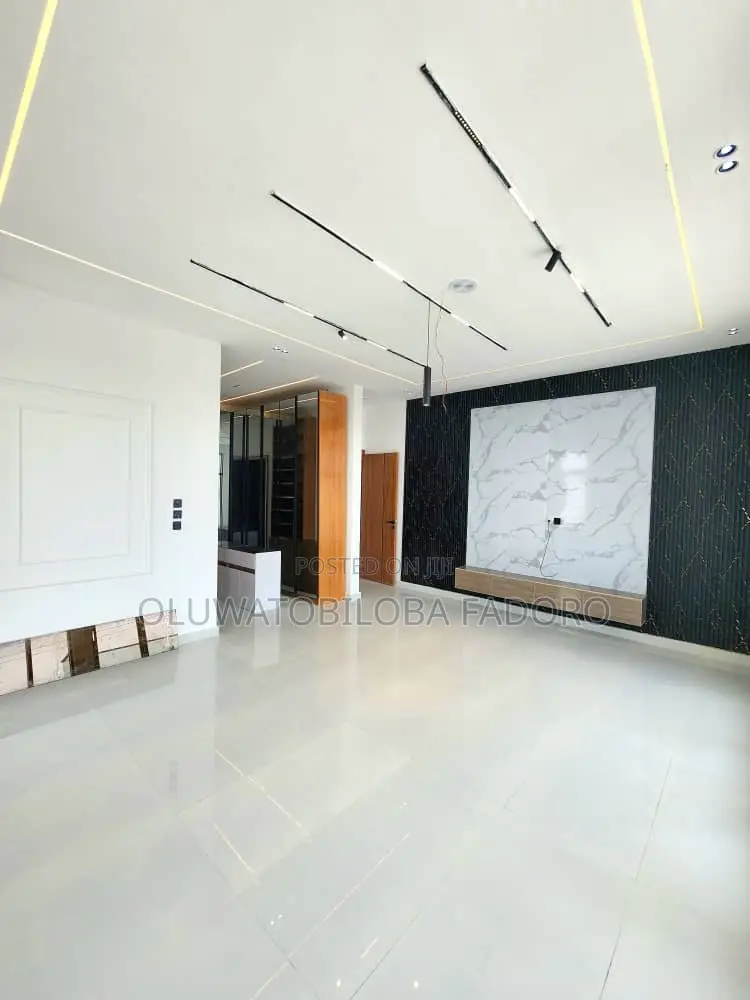5bdrm Duplex in Royal, Chevron for sale
