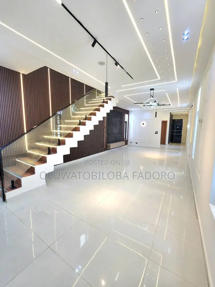 5bdrm Duplex in Royal, Chevron for sale