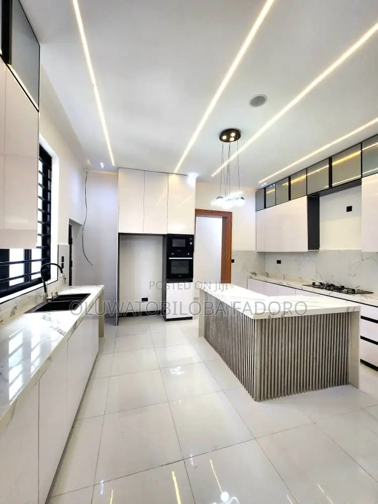 5bdrm Duplex in Royal, Chevron for sale