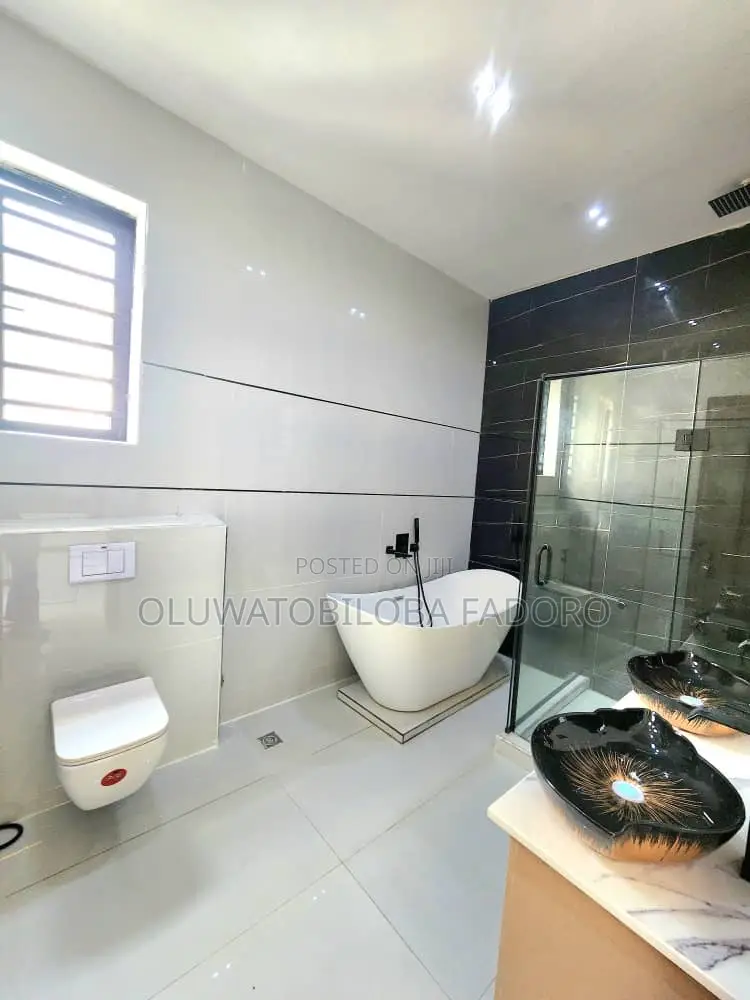 5bdrm Duplex in Royal, Chevron for sale