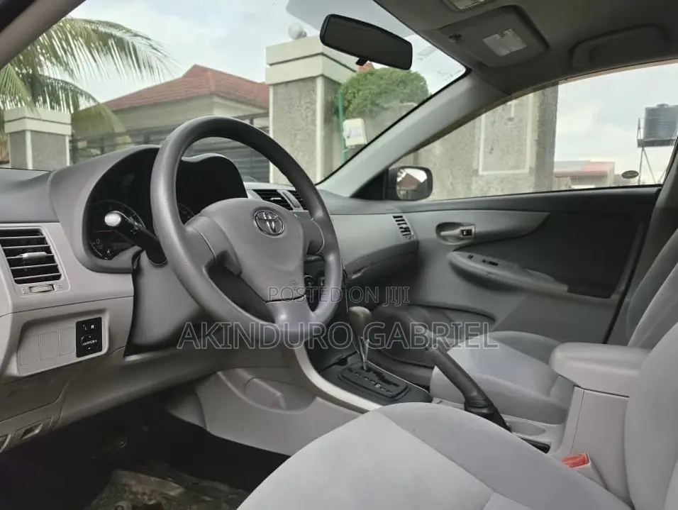 Toyota Corolla LE 4dr Sedan (1.8L 4cyl 4A) 2010 Red